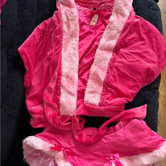 PrettyLittleThing Other - PrettyLittleThing Hot Pink Plush Robe Set